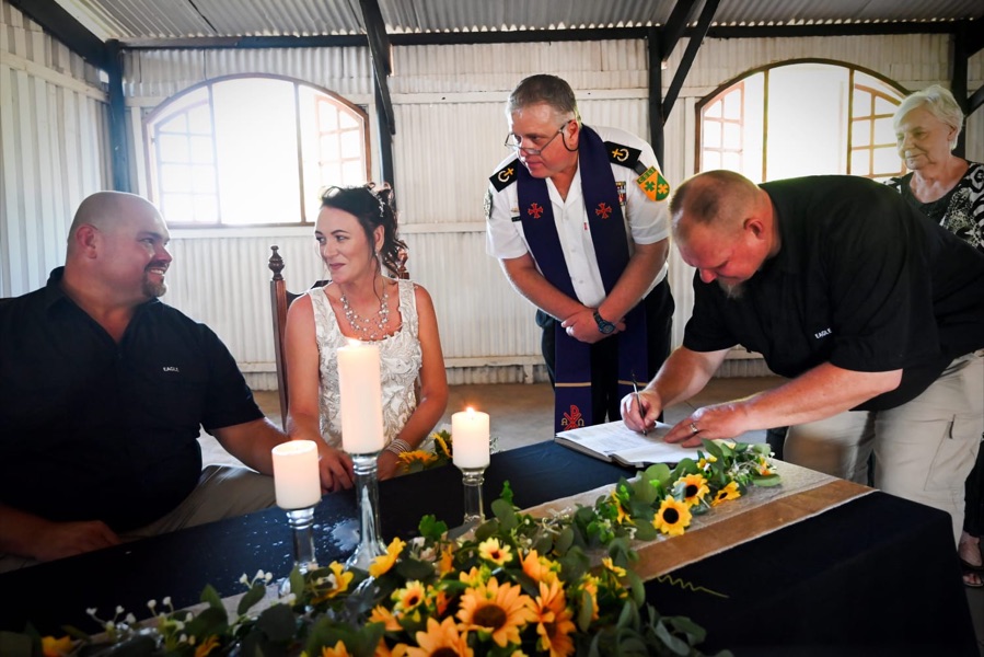 Wedding ceremony by Dr. Gerrit Rademeyer in Kathu